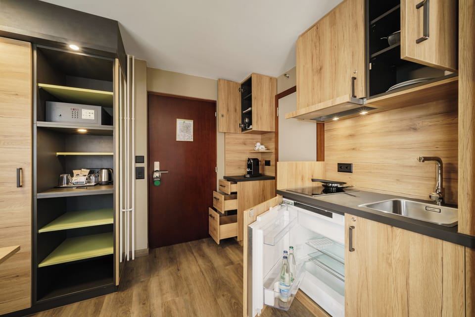Standard Apartment, 2 Twin Beds, Kitchenette | Down comforters, in-room safe, free WiFi, bed sheets
