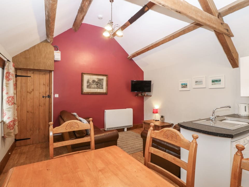 Cottage | Dining