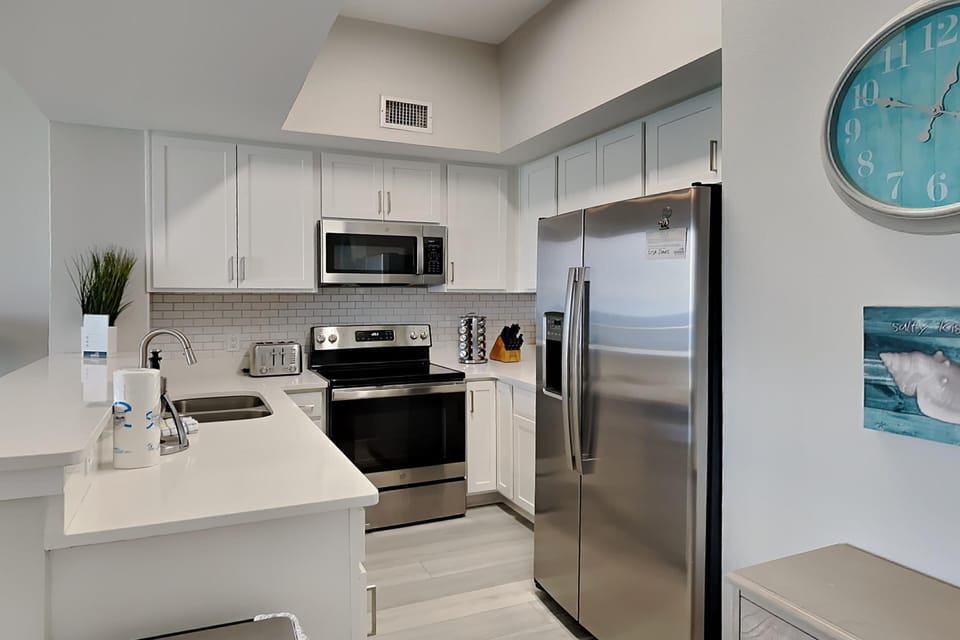 Condo, Multiple Beds, Balcony, Ocean View (#1403 - No Pets) | Private kitchen | Fridge, microwave, oven, stovetop