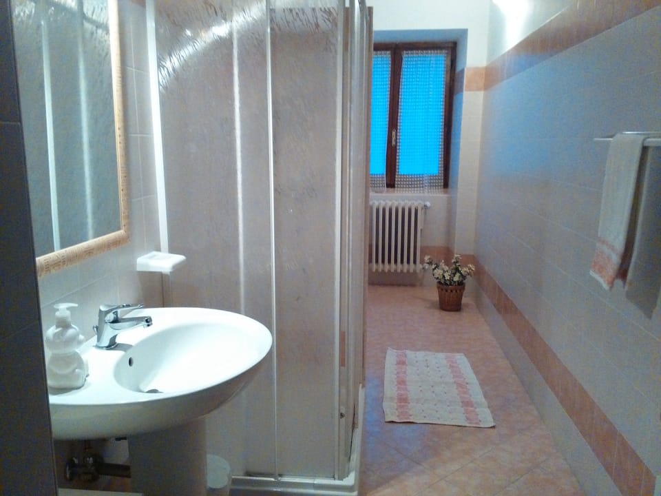Apartment, 2 Bedrooms, Kitchen (8 adults and 1 infant) | Bathroom | Shower, free toiletries, hair dryer, slippers