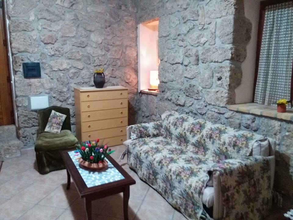 Apartment, 2 Bedrooms, Kitchen (6 people and 1 infant) | Premium bedding, desk, iron/ironing board, free cribs/infant beds