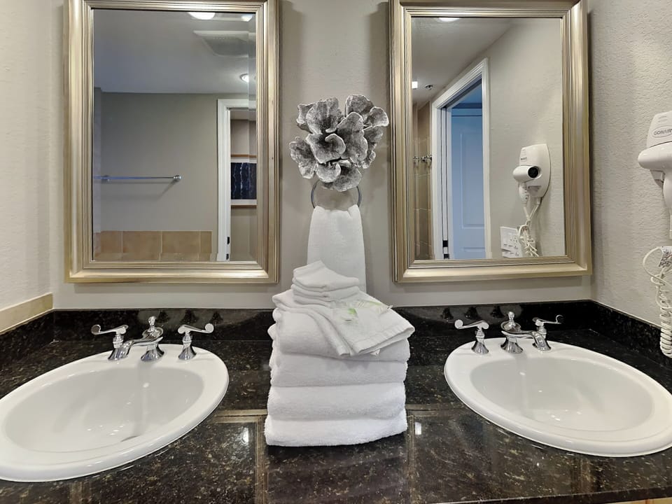Portofino Island Resort 5 by Southern Vacation Rentals Apartment in Pensacola Beach