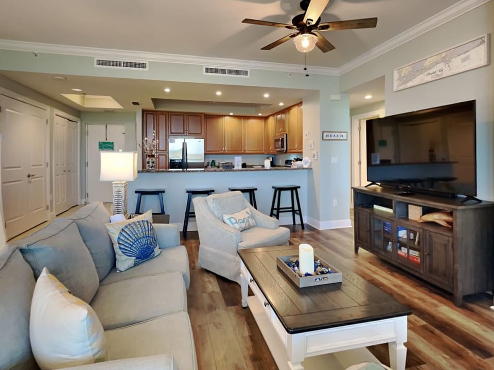 Condo, Multiple Beds, Balcony (#503D - No Pets) | Living area