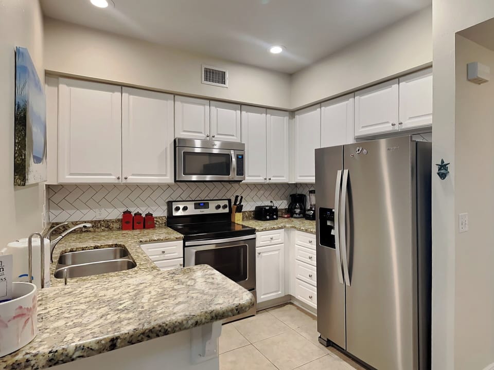 Condo, Multiple Beds, Balcony, Garden View (#511 - No Pets) | Private kitchen | Fridge, microwave, oven, stovetop