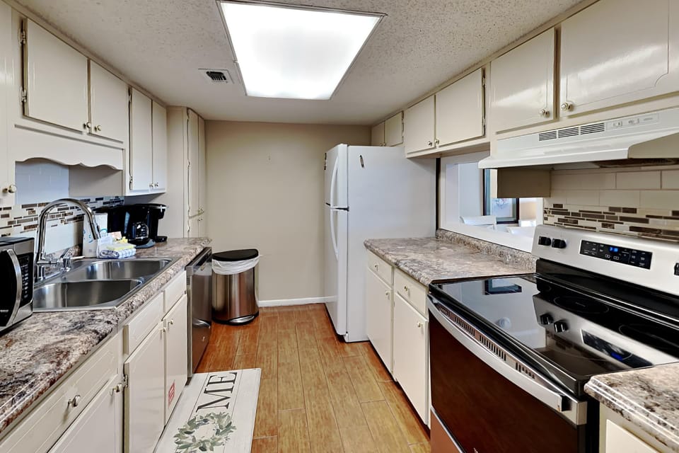 Condo, Multiple Beds, Kitchen, Ocean View (#9 - No Pets) | Private kitchen | Fridge, microwave, oven, stovetop