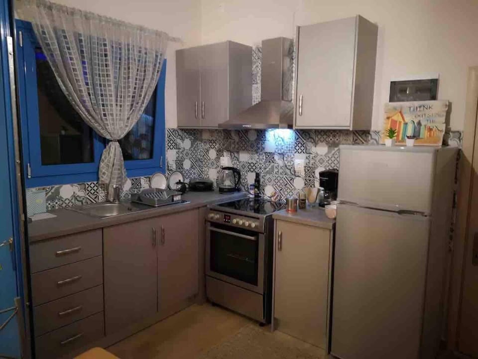 Apartment | Private kitchen | Fridge, microwave, oven, stovetop
