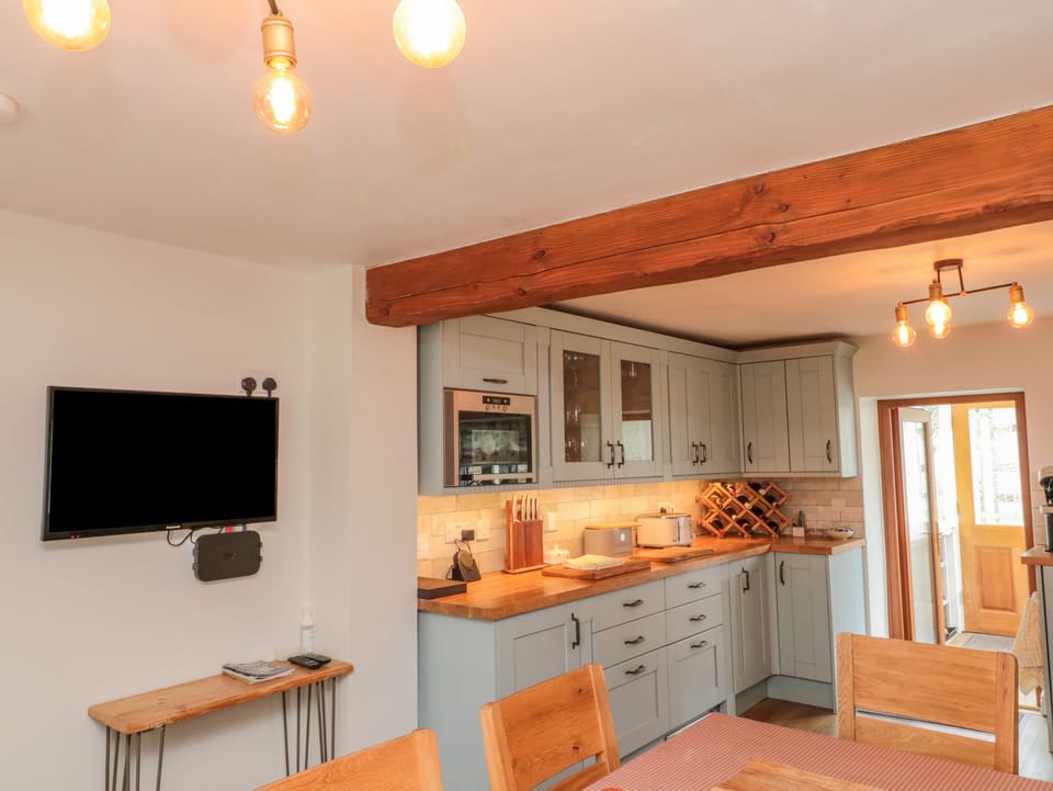 Dishwasher, cookware/dishes/utensils