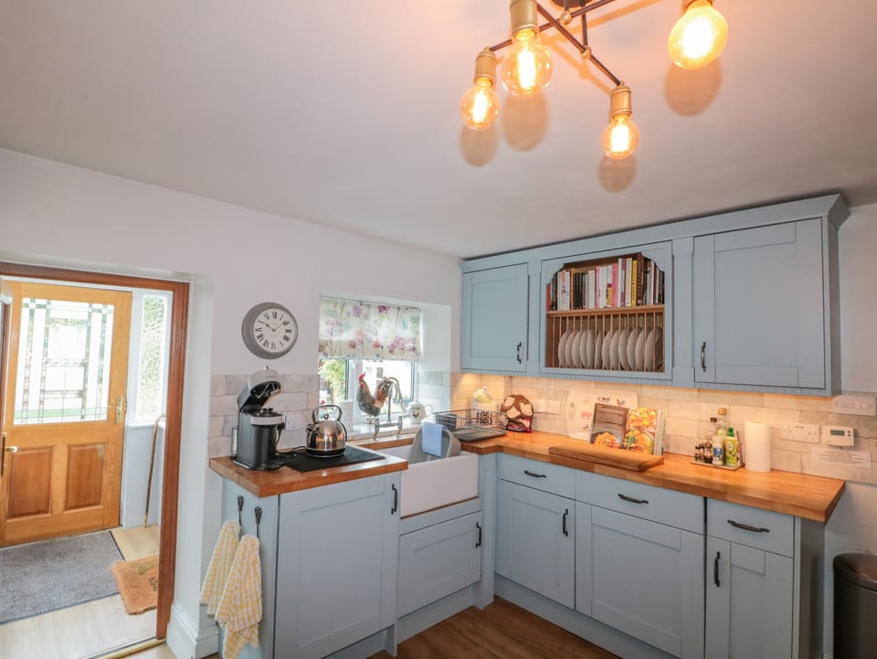 Dishwasher, cookware/dishes/utensils