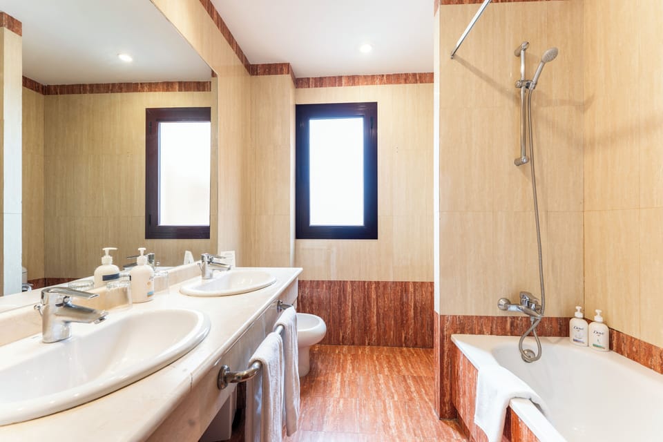 Rainfall showerhead, designer toiletries, towels, soap