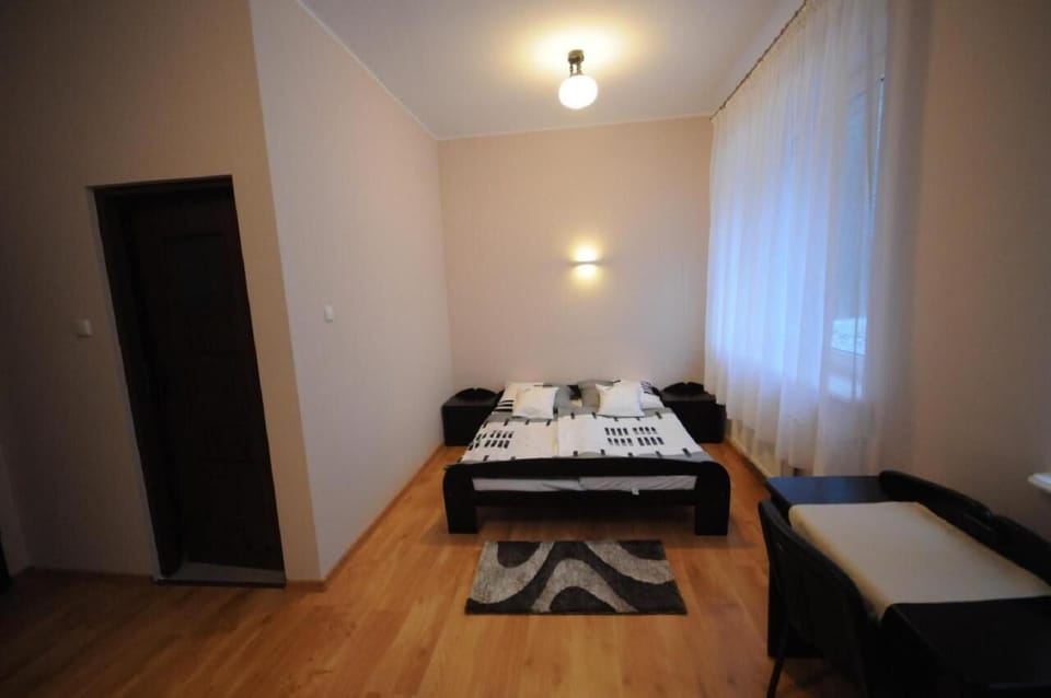 Exclusive Studio Suite | Free WiFi, bed sheets