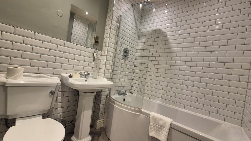 Double Room (Room 5) | Bathroom | Free toiletries, hair dryer, towels