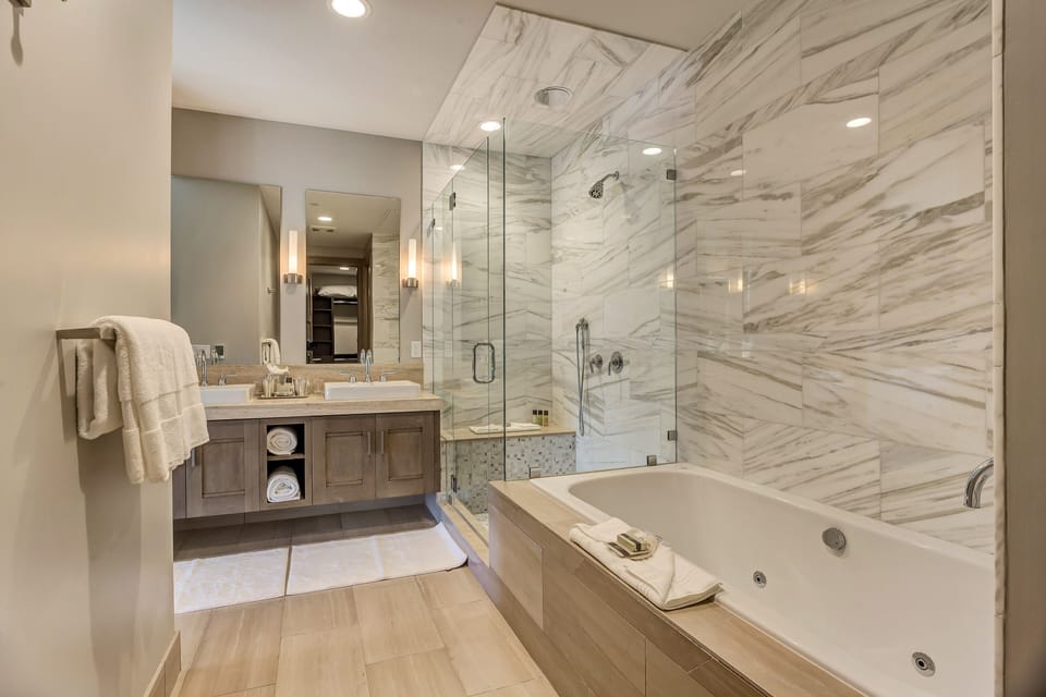 Studio | Bathroom
