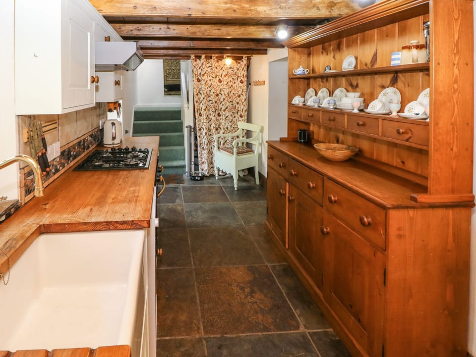 Cottage | Private kitchen | Fridge, dishwasher, electric kettle, toaster