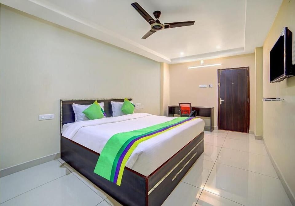 Pillowtop beds, desk, laptop workspace, free WiFi
