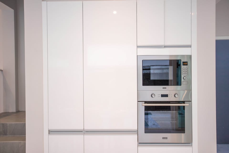 Elite Villa | Private kitchen | Fridge, microwave, oven, stovetop
