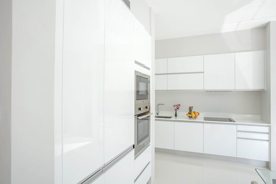 Elite Villa | Private kitchen | Fridge, microwave, oven, stovetop