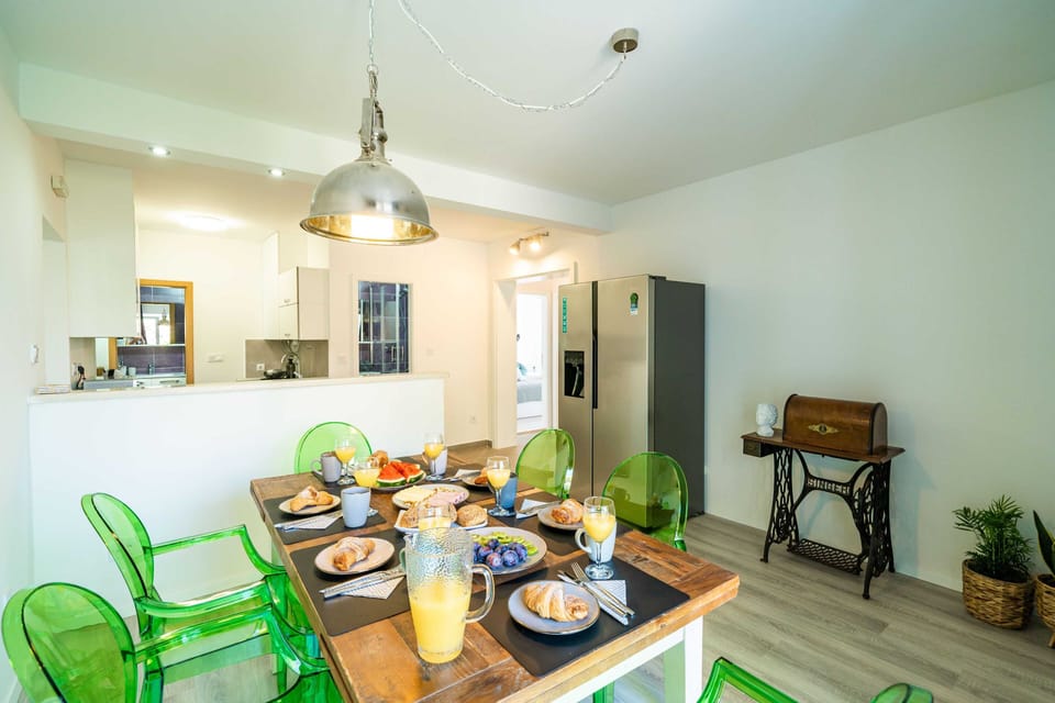 Apartment (Two Bedroom Apartment with balcony an) | Dining room