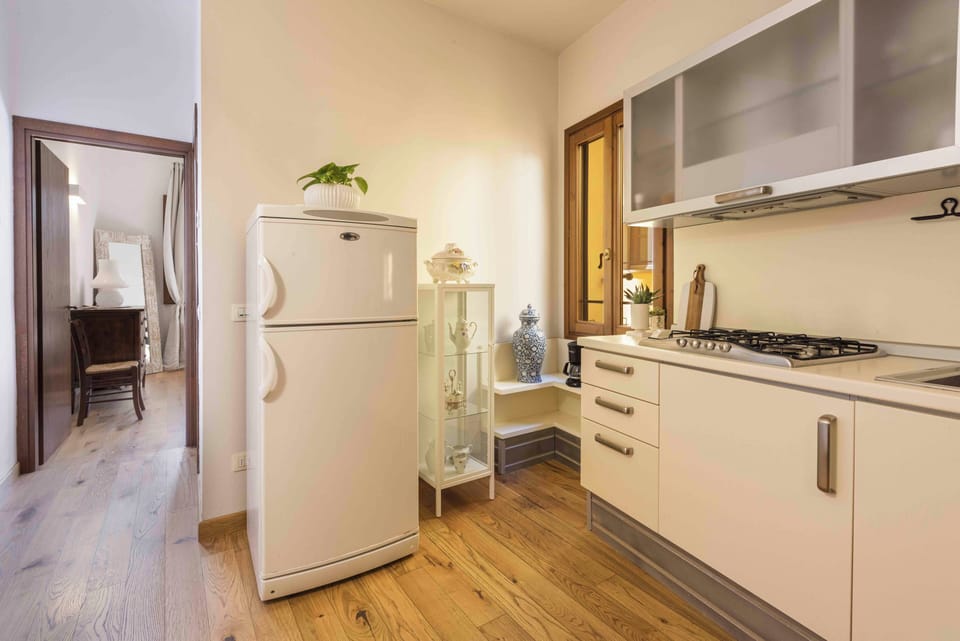 Comfort Apartment | Private kitchen | Fridge, oven, stovetop, cookware/dishes/utensils