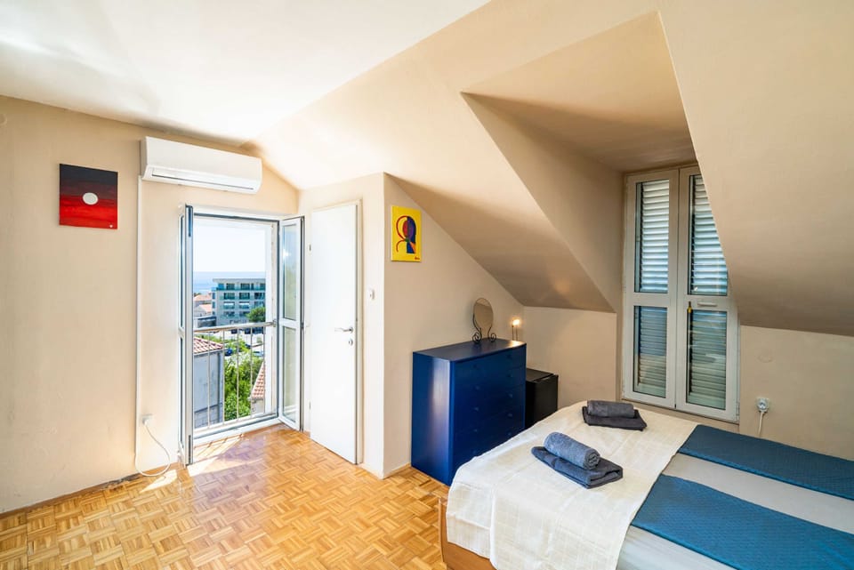 Double Room (Double room with Sea View and shared ) | 3 bedrooms