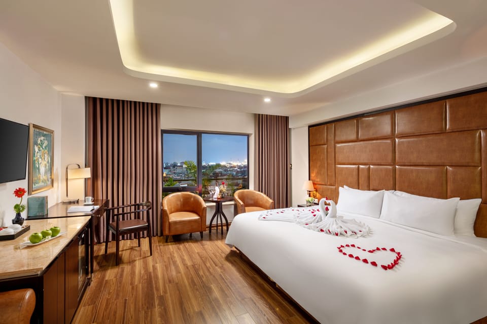 Premier Room, City View | Desk, laptop workspace, soundproofing, iron/ironing board (on request)