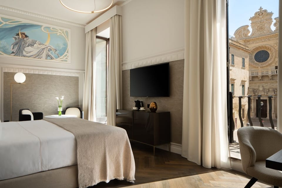 Junior Studio Suite, City View | Premium bedding, down comforters, pillowtop beds, minibar