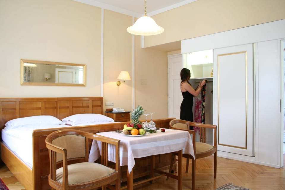 Minibar, in-room safe, individually decorated, individually furnished