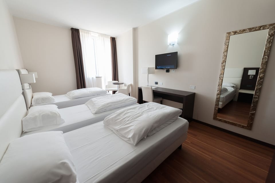 Premium bedding, pillowtop beds, minibar, in-room safe