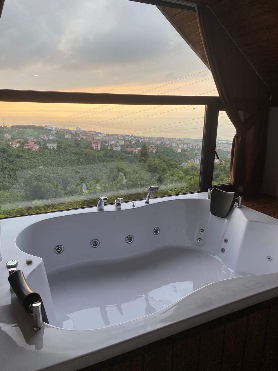 Jetted tub