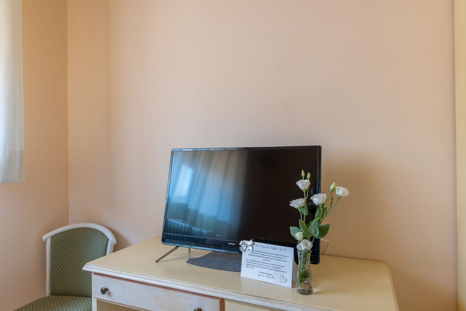 Single Room | Desk, free WiFi, bed sheets