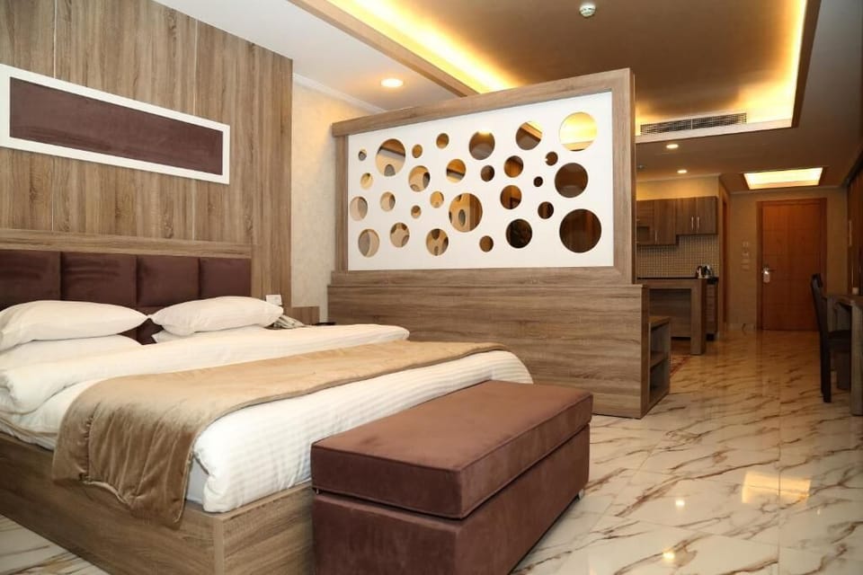 Deluxe Suite | Premium bedding, memory foam beds, minibar, in-room safe