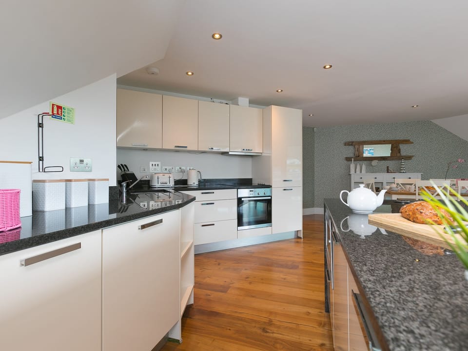 Cottage | Private kitchen | Fridge, dishwasher, electric kettle, toaster