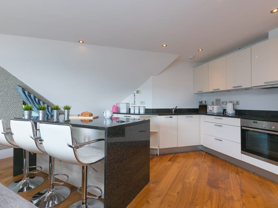 Cottage | Private kitchen | Fridge, dishwasher, electric kettle, toaster