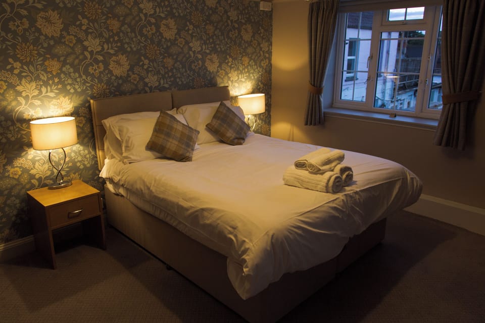 Family Double Room | Iron/ironing board, free WiFi, bed sheets