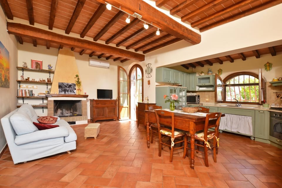 Standard House, 3 Bedrooms, 2 Bathrooms, Mountainside (Da Maria) | Living area | TV, fireplace