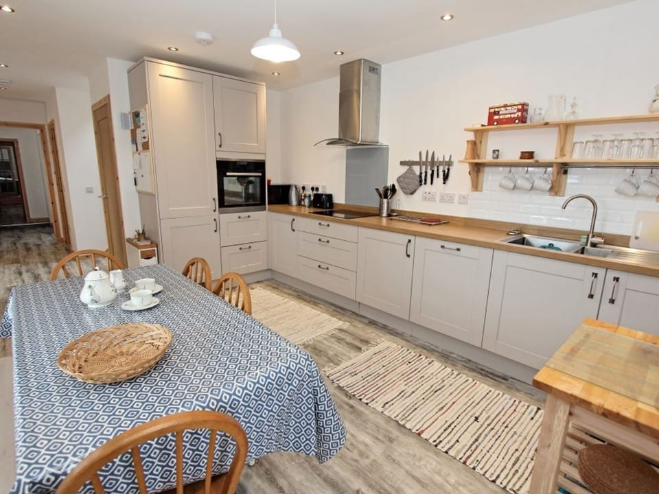 Fridge, dishwasher, cookware/dishes/utensils