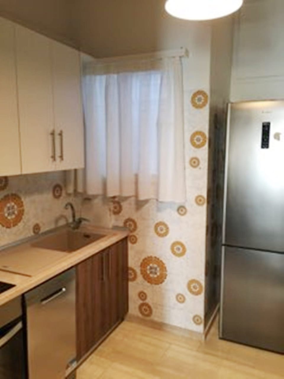 Full-size fridge, oven, stovetop, toaster