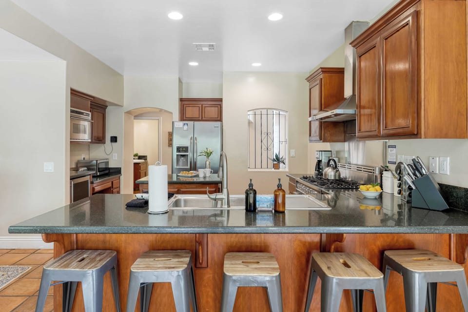 House (5 Bedrooms) | Interior