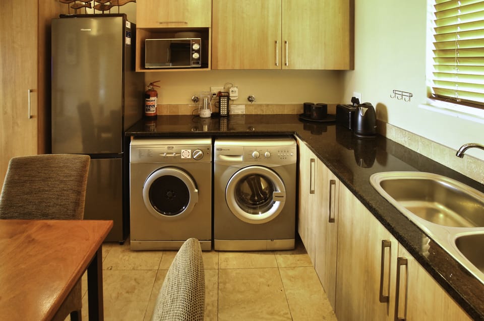 Classic Apartment | Private kitchen | Full-size fridge, microwave, oven, stovetop