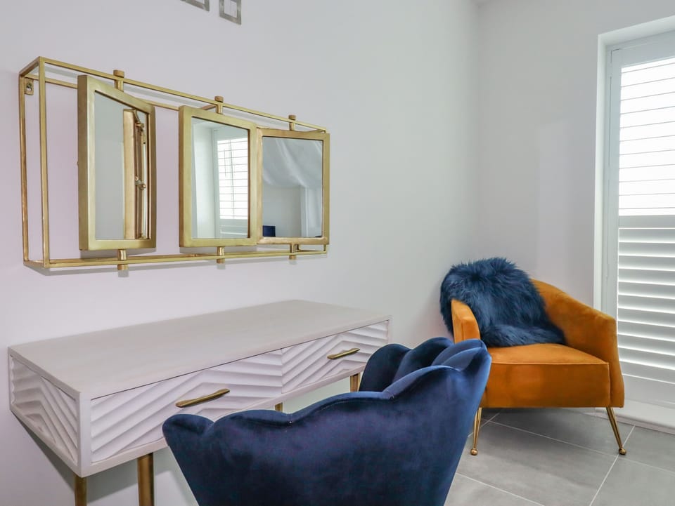 2 bedrooms, individually decorated, individually furnished, free WiFi