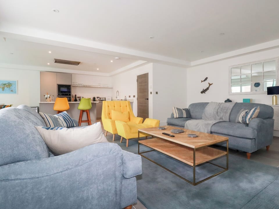 Cottage | Living area | TV