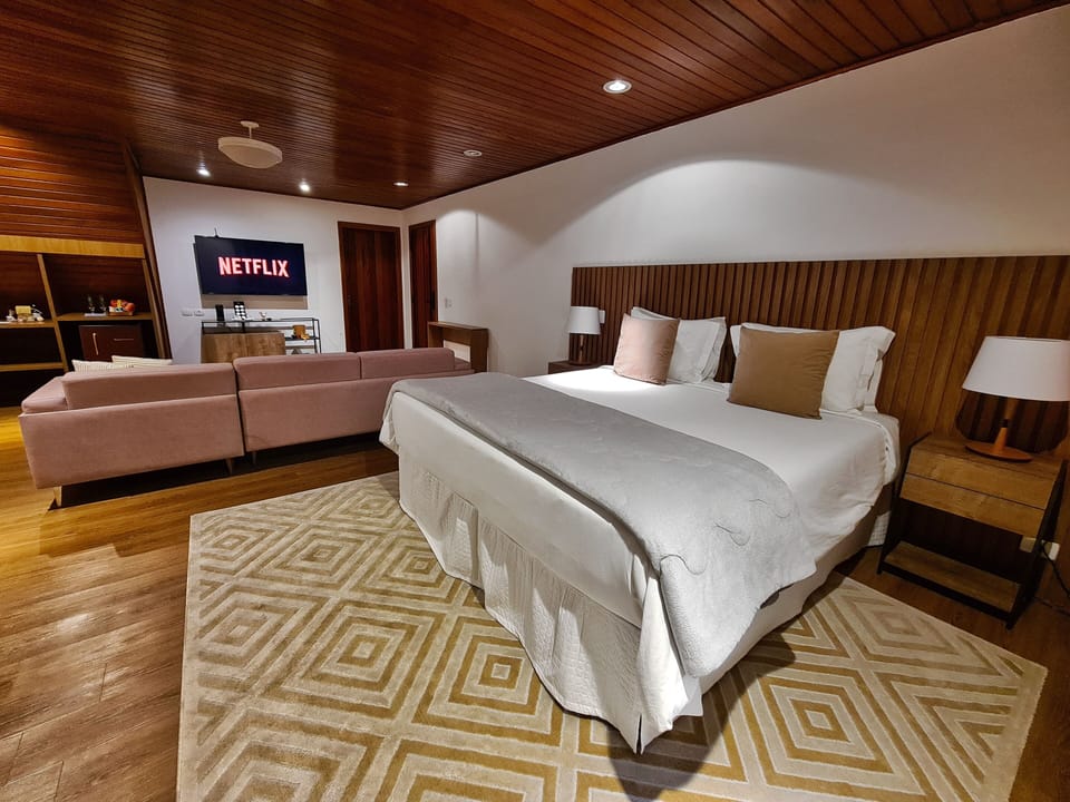 Premium Double or Twin Room | Minibar, WiFi (free), bed sheets