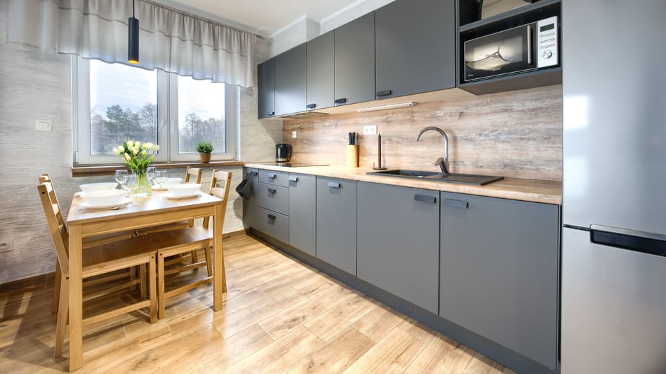 Apartment (6) | Private kitchenette | Fridge, stovetop, electric kettle, cookware/dishes/utensils