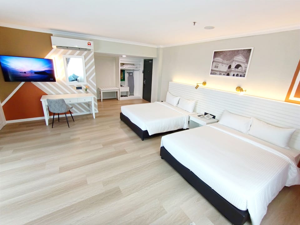 Deluxe Family | Minibar, desk, free WiFi, bed sheets