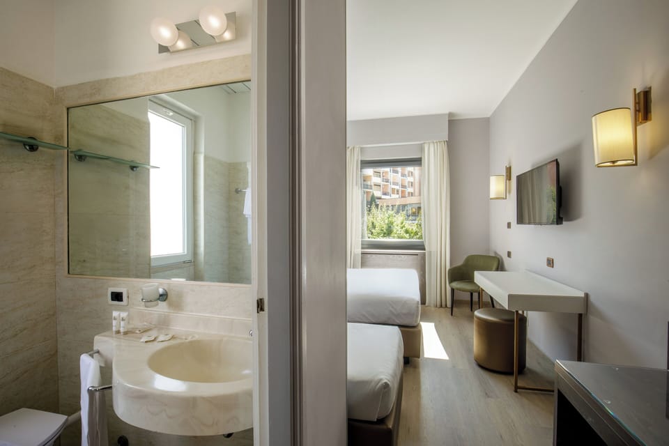 Standard Double Room (Doppia con letto aggiuntivo) | Minibar, in-room safe, desk, free WiFi