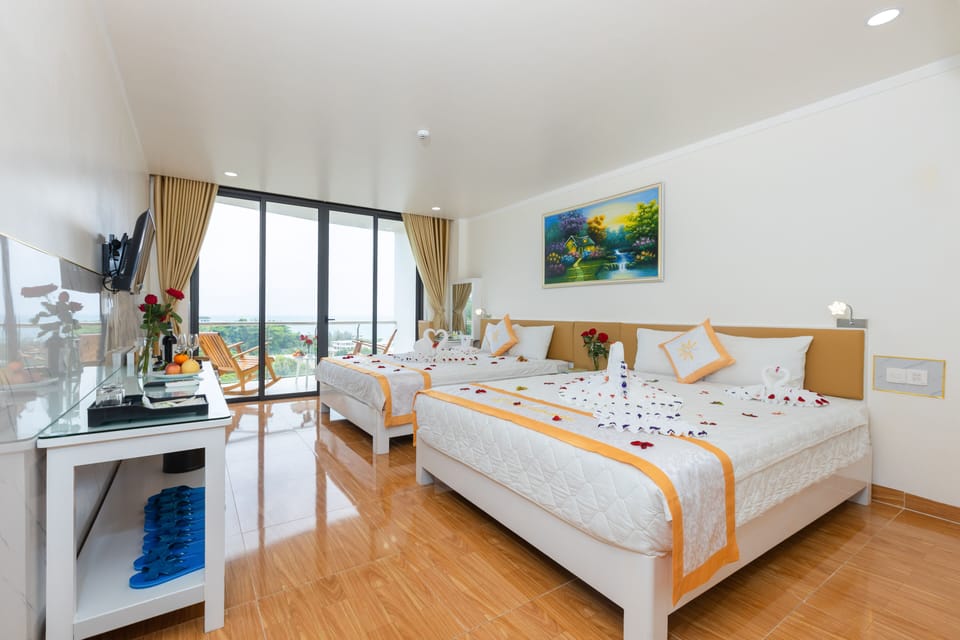Family with sea view | Minibar, desk, soundproofing, iron/ironing board