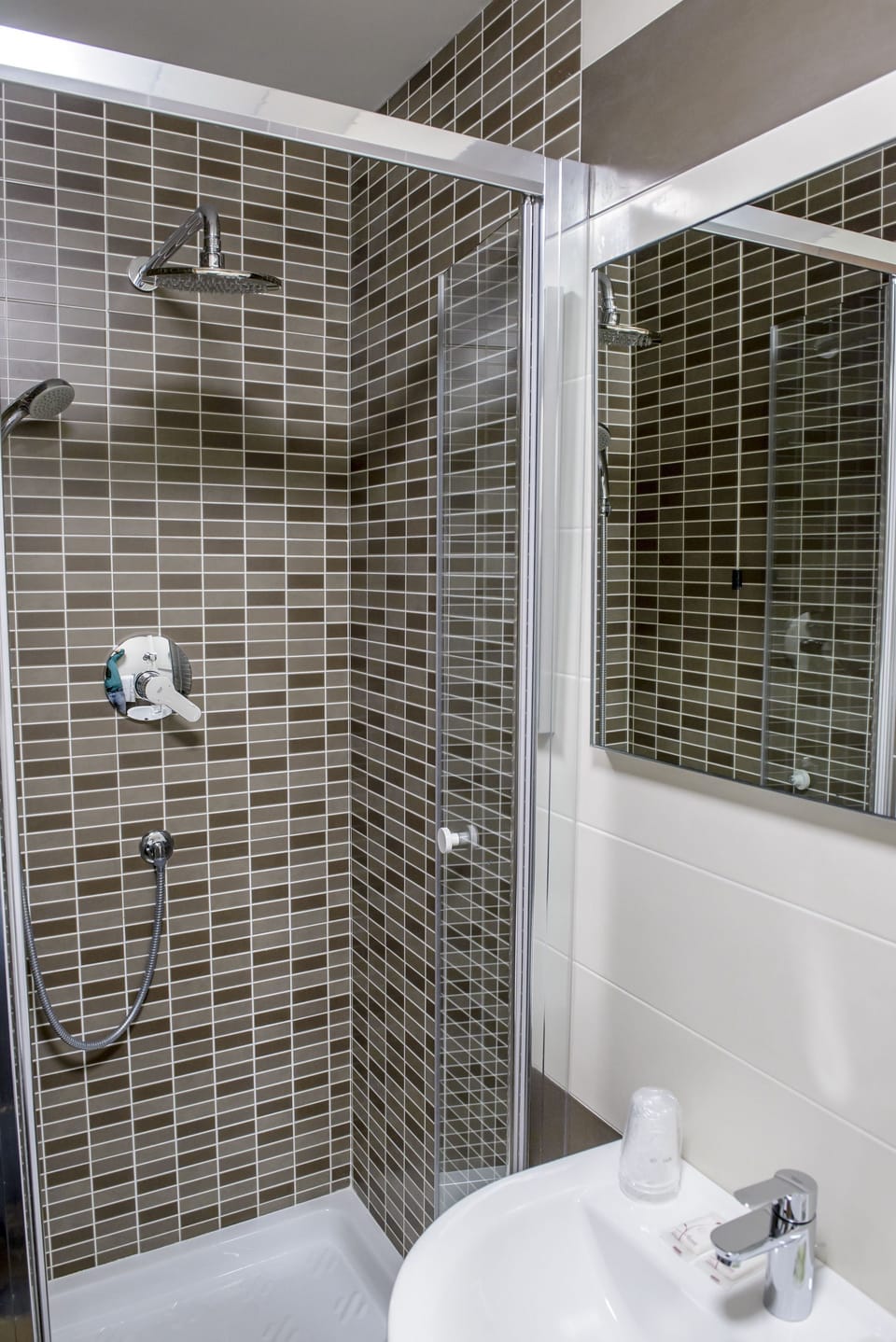 Quadruple Room | Bathroom | Hair dryer, bidet, towels