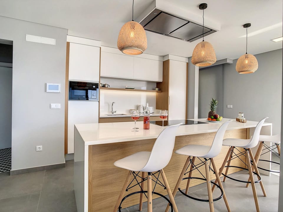 House | 4 bedrooms, iron/ironing board, WiFi
