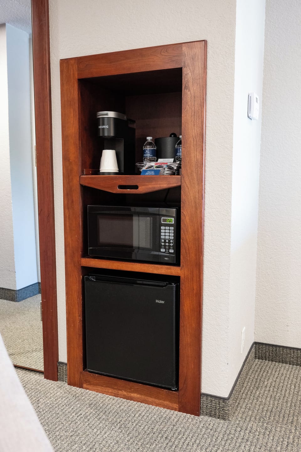 Desk, laptop workspace, iron/ironing board, free WiFi