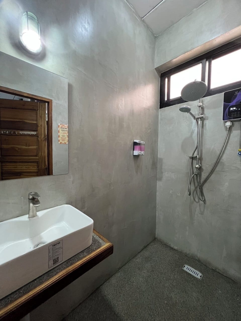 Deluxe Shared Dormitory | Blackout drapes, WiFi (free), bed sheets