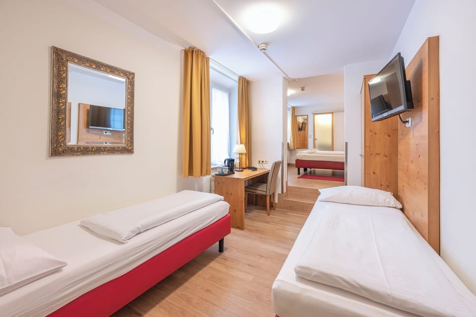 Comfort Quadruple Room | Desk, laptop workspace, free WiFi, bed sheets